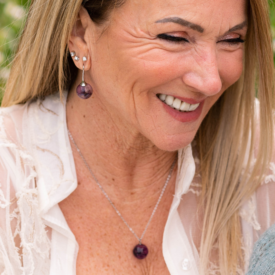 Collana sfera con fiore vero Ortensia viola - collezione BOLLE