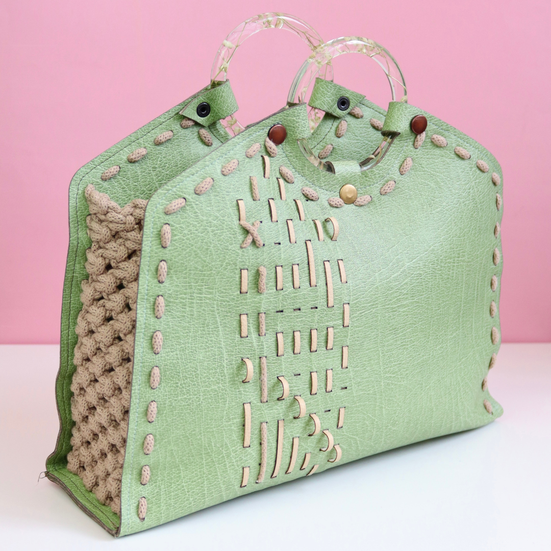 Borsa METAMORFOSI in pelle di mela con bracciali in resina e fiori veri che fungono da manici
