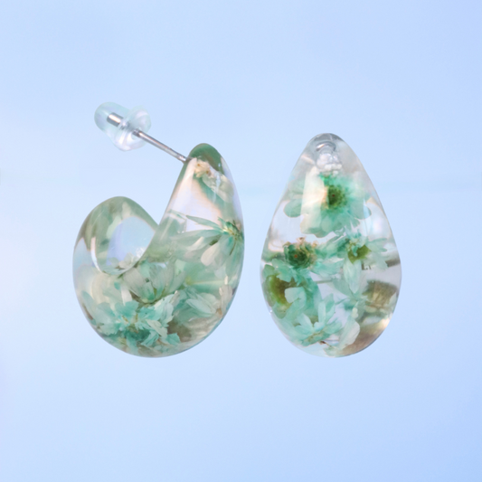 Orecchini a bottone a forma di goccia dupe in resina con fiori veri Glixia azzurra