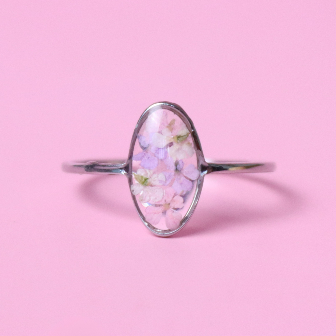 Anello in acciaio inox e fiore Carota selvatica lilla e bianco intersecato nella resina - PEZZO UNICO (Copia) (Copia)