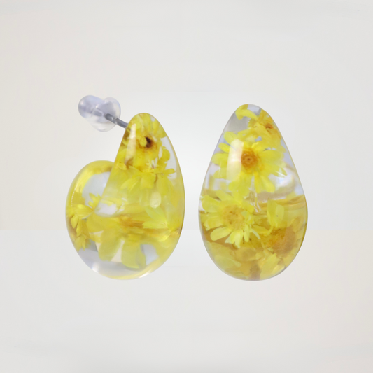 Orecchini a bottone a forma di goccia dupe in resina con fiori veri Glixia giallo