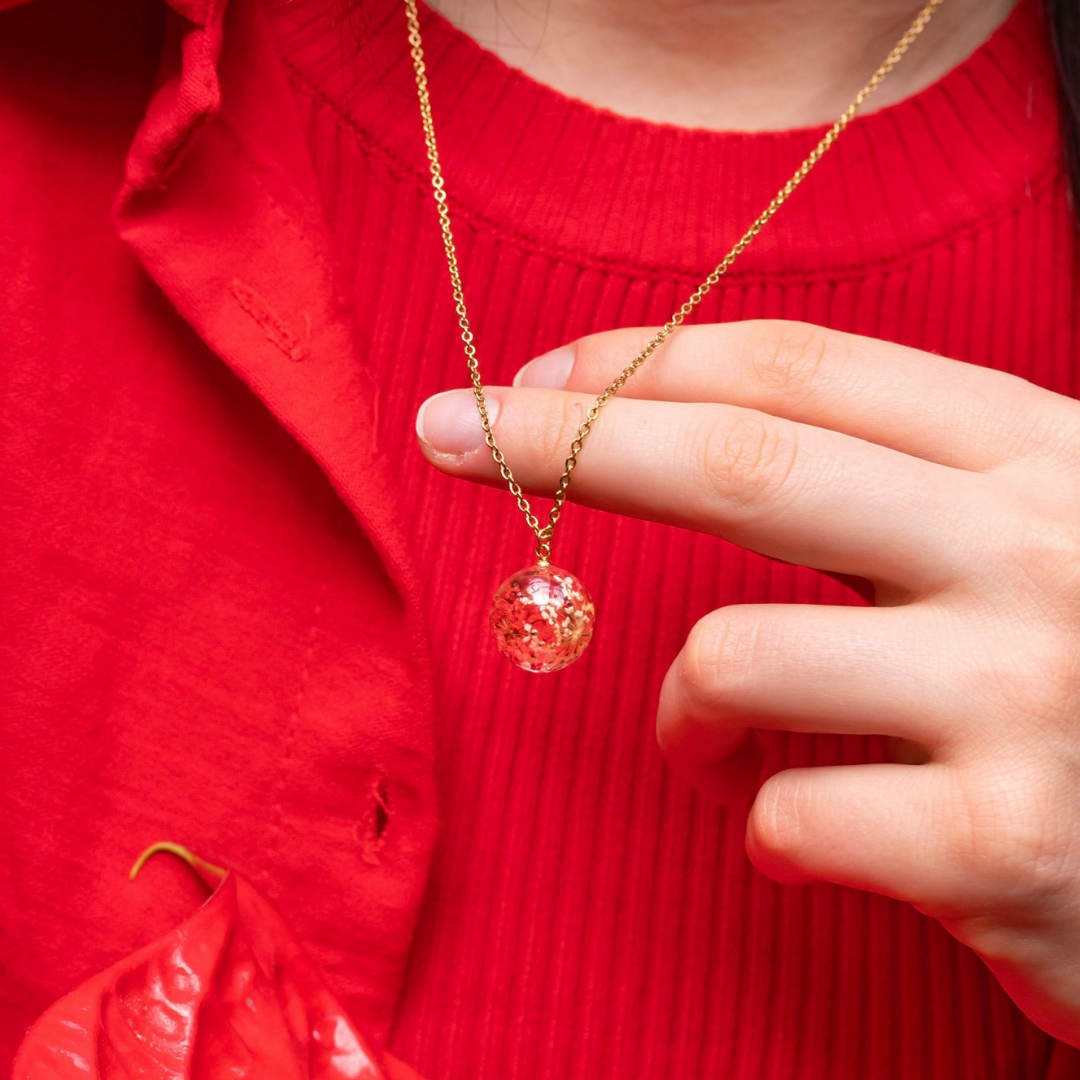 Collana sfera con fiore vero Pizzo della regina Anna bianco e rosso - collezione BOLLE