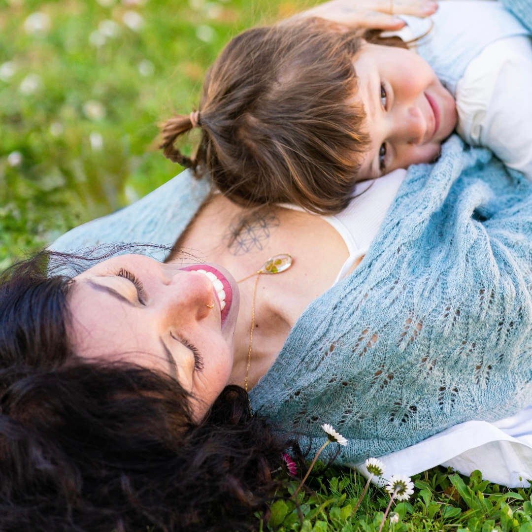 Collana con Quadrifoglio inglobato nella resina, montatura in acciaio inossidabile - collezione RUGIADA