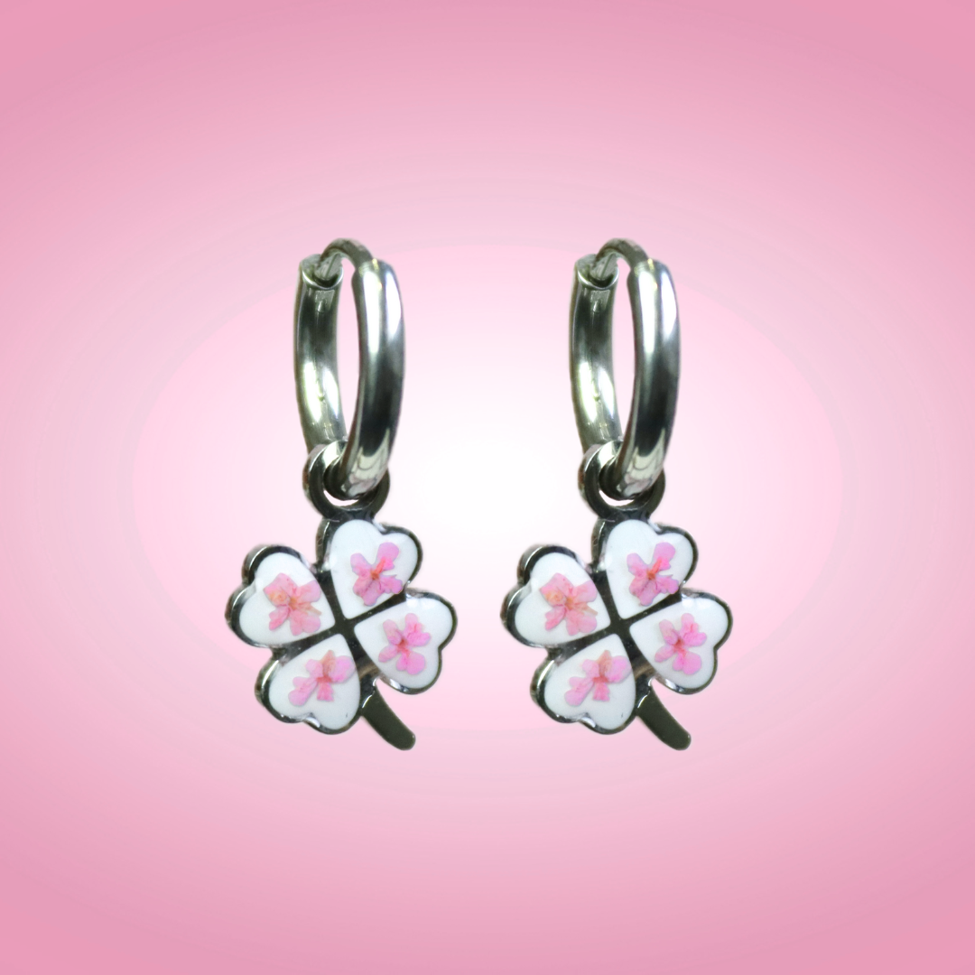 Orecchini a cerchio piccoli in acciaio inox con ciondolo Quadrifoglio e fiore Pizzo della regina Anna fucsia