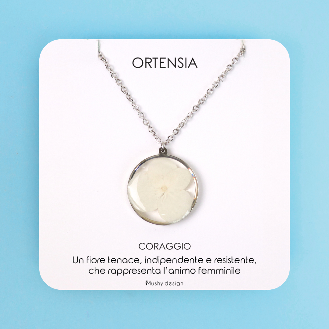 Collana in resina con Ortensia bianca e montatura in acciaio inox