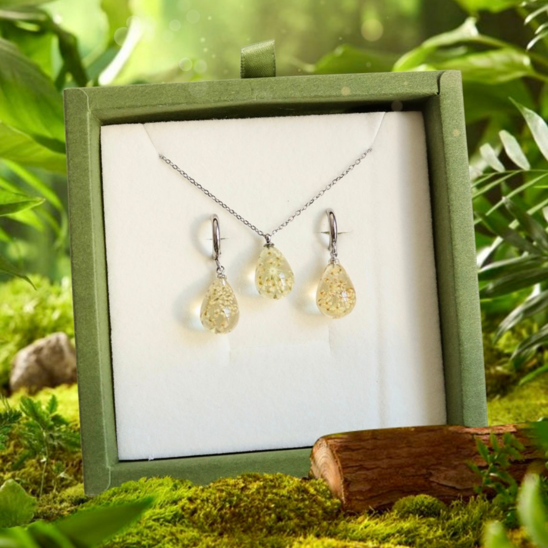 Parure Rugiada collana + orecchini in acciaio inossidabile e ciondolo in resina con Pizzo della regina Anna bianco