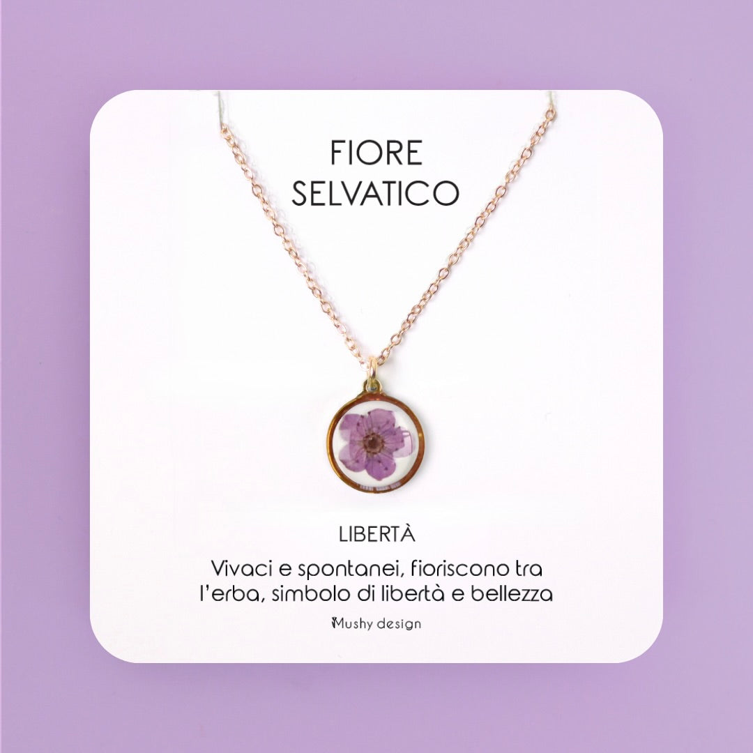 Collana in acciaio inossidabile e ciondolo in resina con fiore selvatico viola