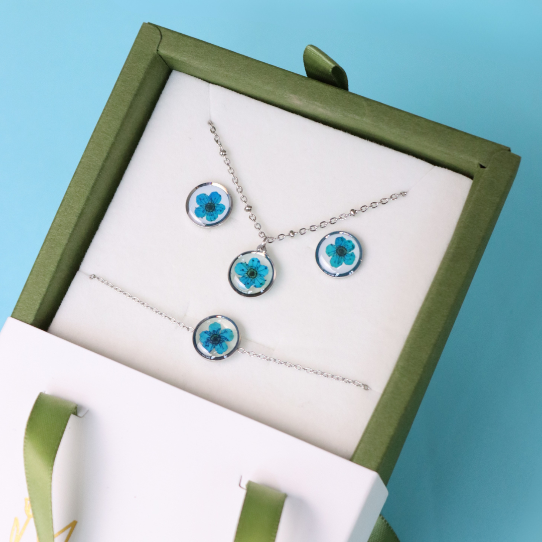 Parure in acciaio inossidabile e ciondolo in resina con Fiore selvatico blu