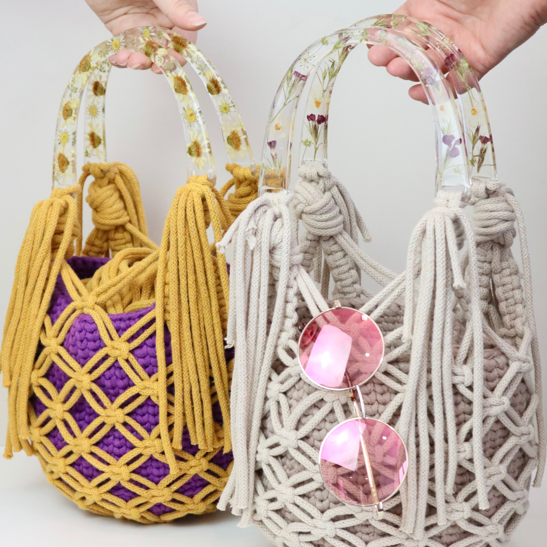Borsa METAMORFOSI in macramè con manici in resina e fiori veri