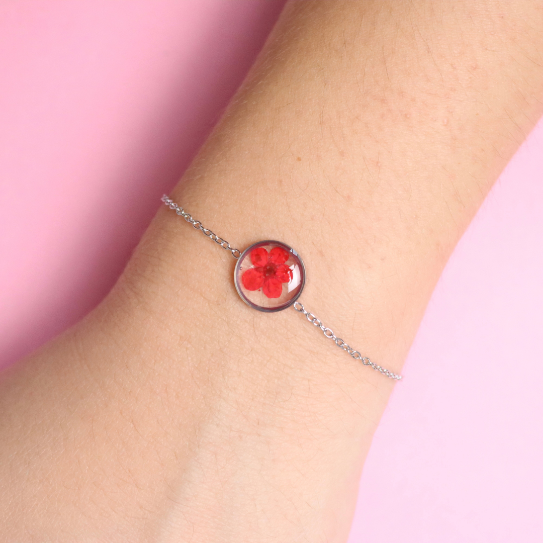 Bracciale in acciaio inox con ciondolo in resina e Fiore Selvatico rosso