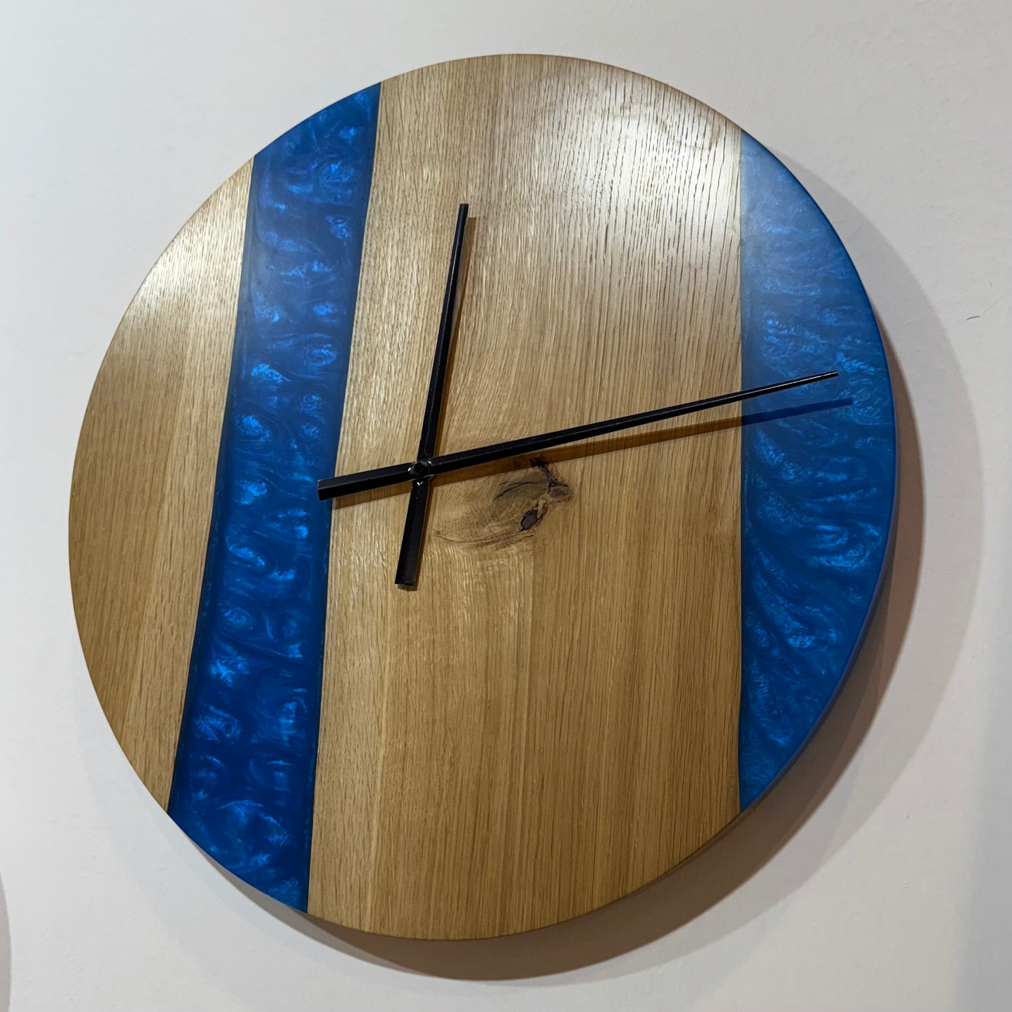 Orologio da parete in legno e resina blu perlata Ø58cm