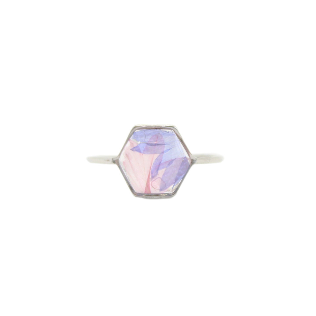 Anello in acciaio inox e Fiordaliso intersecata nella resina