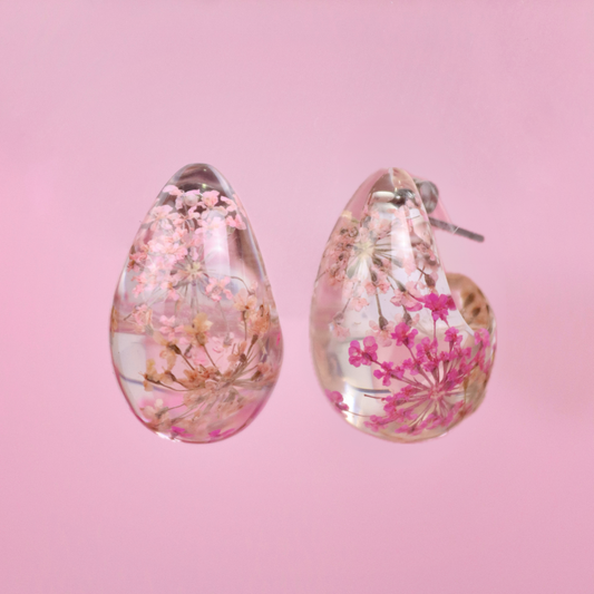 Orecchini a bottone a forma di goccia dupe in resina con fiori veri Pizzo della regina Anna rosa e fucsia