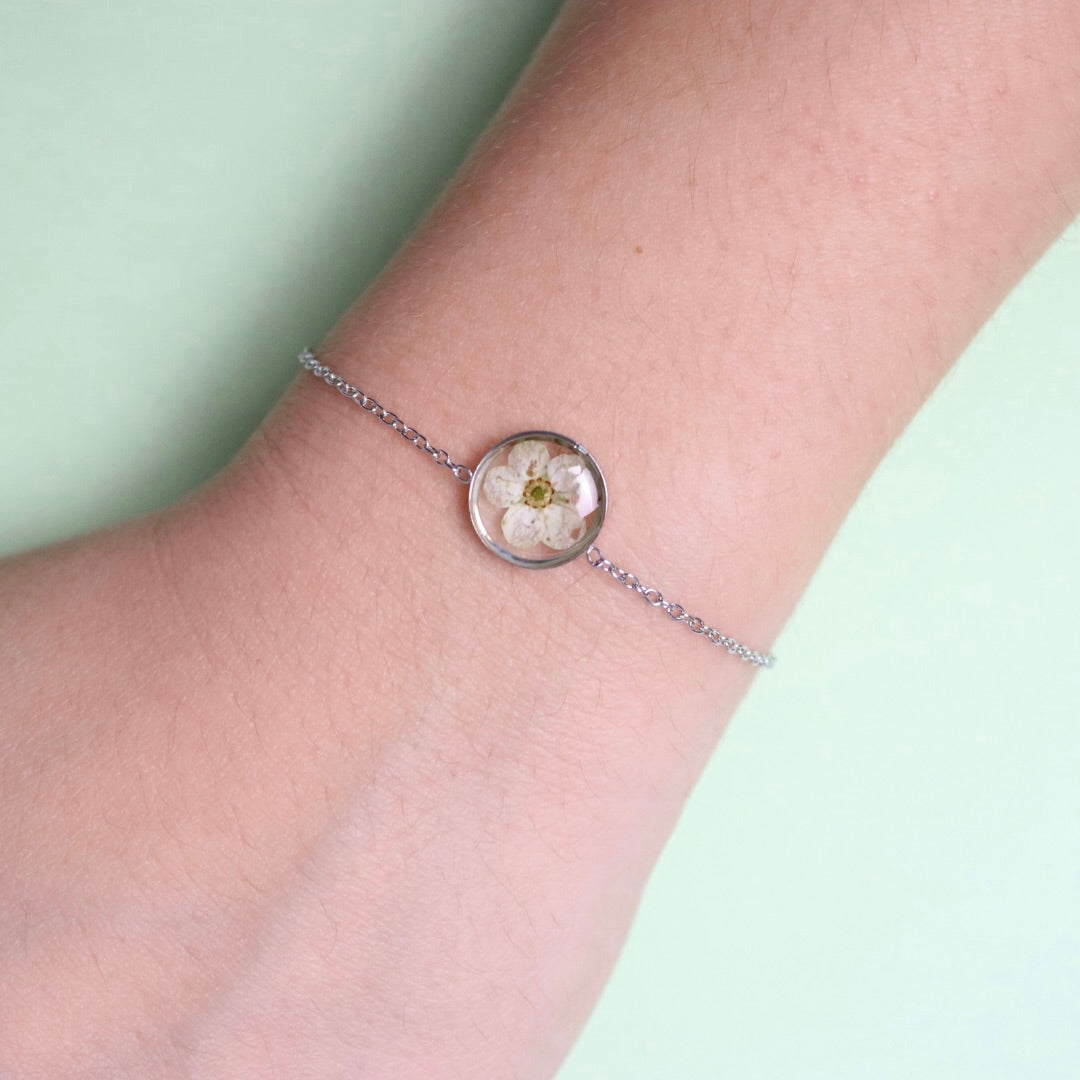 Bracciale in acciaio inox con ciondolo in resina e fiore di Biancospino