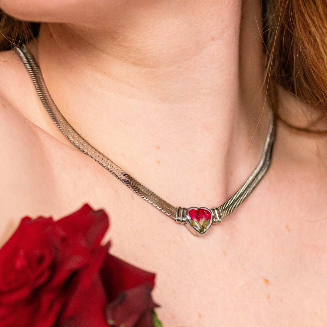 Collana girocollo cuore in Resina con Fiore di Rosa Rossa - Acciaio Inox