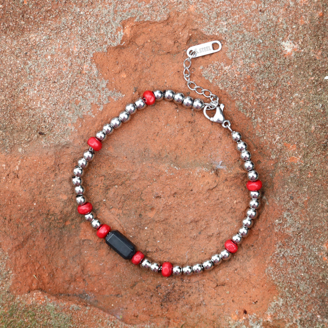 Bracciale uomo in acciaio inox con perlina nera in resina fatta a mano