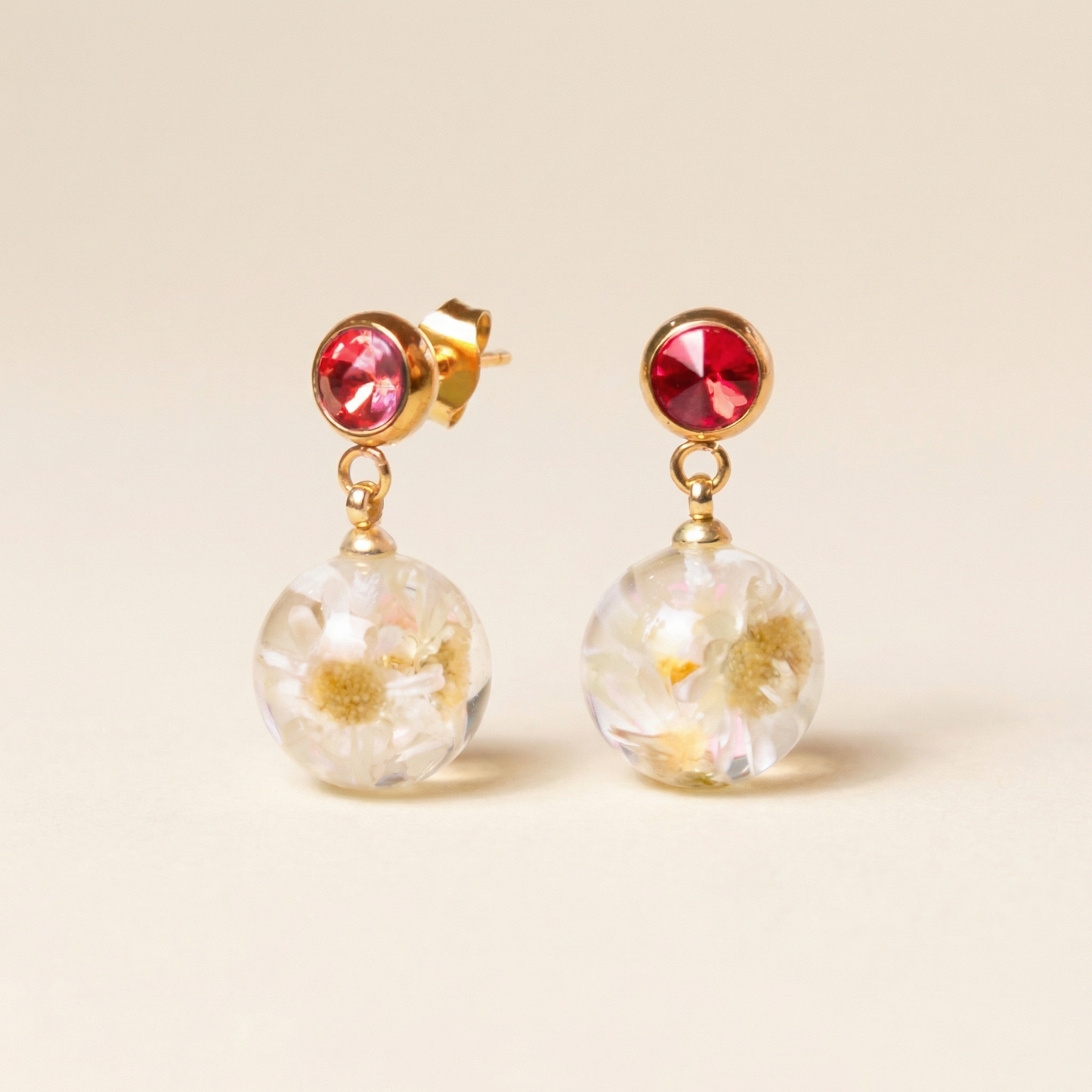 Orecchini BOLLE in acciaio inox oro, zircone rosso, con resina e Glixia bianco