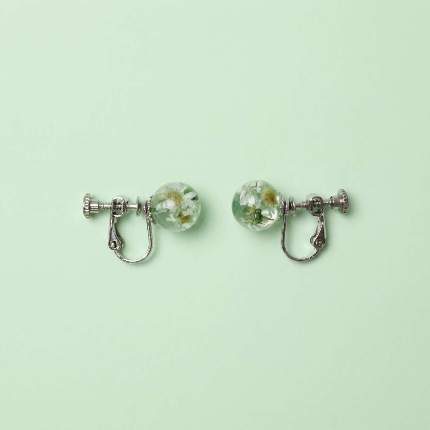 Orecchini a Clip in Resina con Fiori Veri Glixia Verde – Lobo Senza Foro, Acciaio Inox