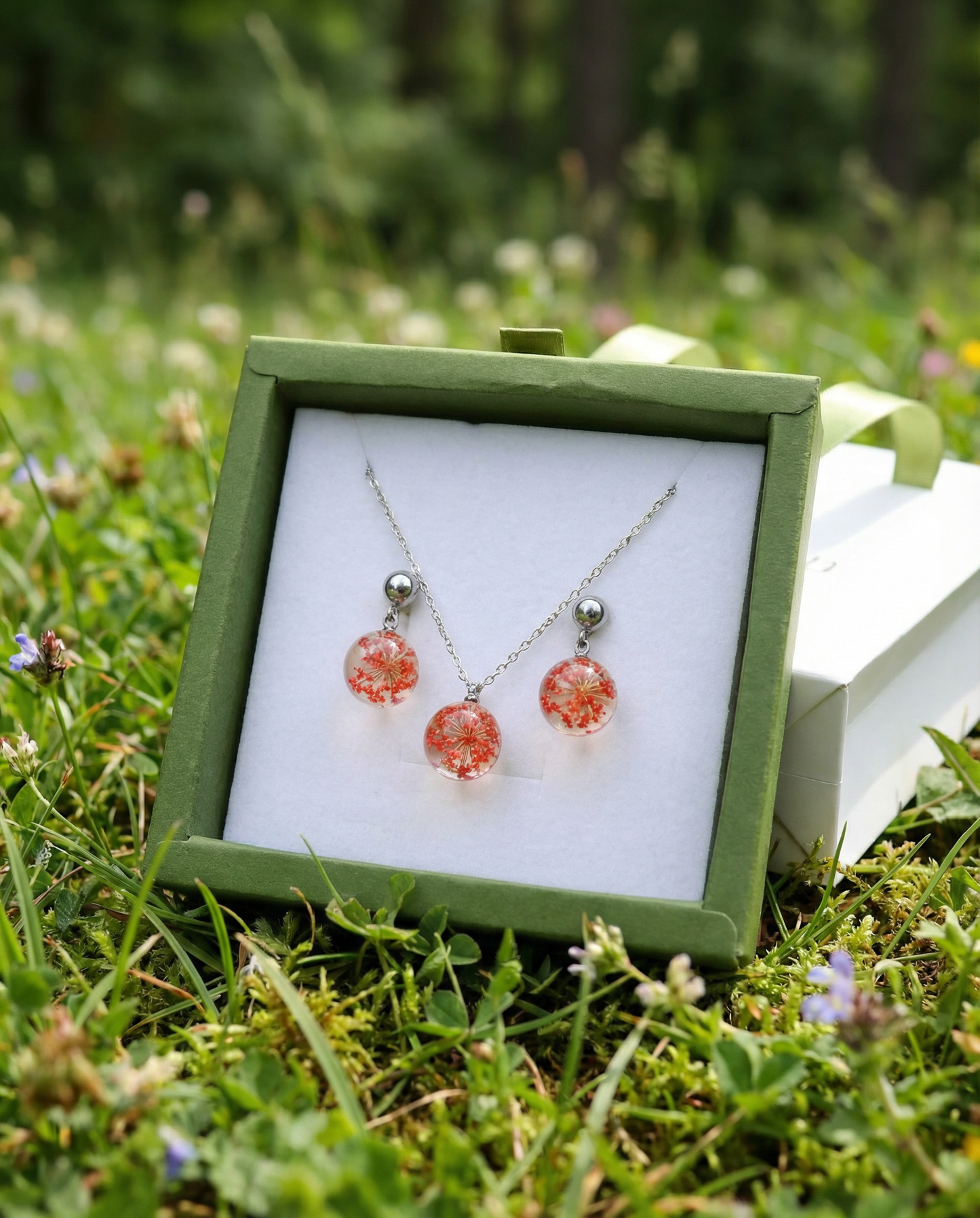 Parure collana e orecchini in acciaio inossidabile e ciondolo in resina con Pizzo della regina Anna bianco (Copia)