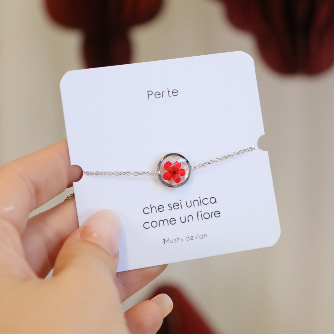 Bracciale in acciaio inox con ciondolo in resina e Fiore Selvatico rosso