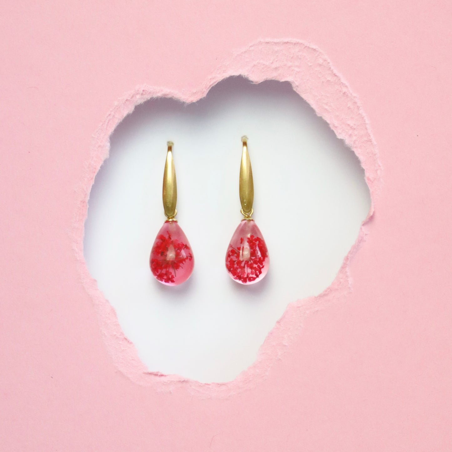 Paio di orecchini RUGIADA pendenti acciaio inox con Pizzo della regina Anna rosso