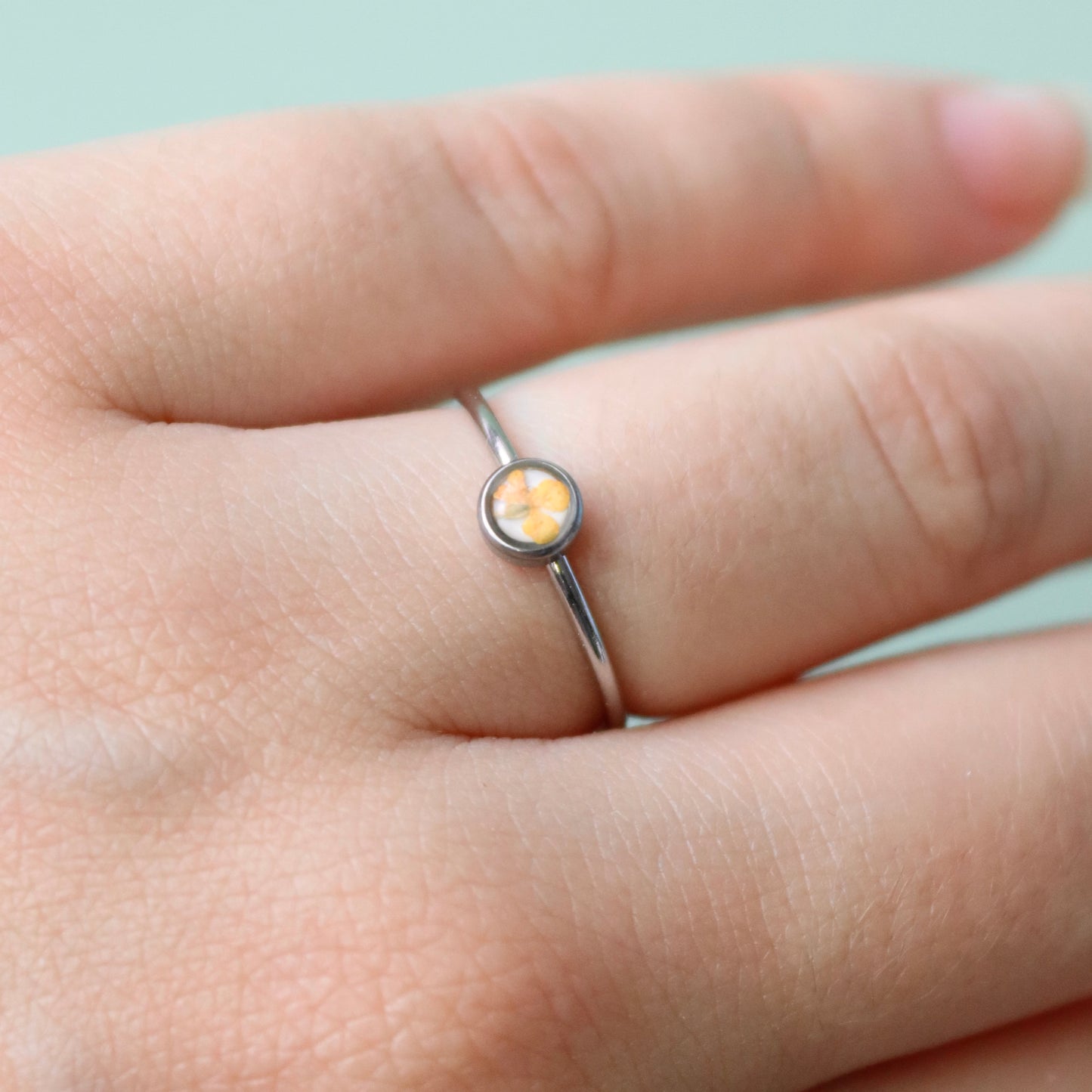 Anello SEMI in acciaio inox e Pizzo della regina Anna arancio intersecato nella resina