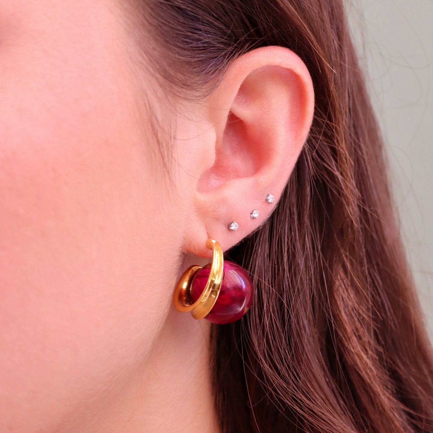 Orecchini BOLLE in acciaio inox con bocciolo di Rosa rossa intersecato nella resina