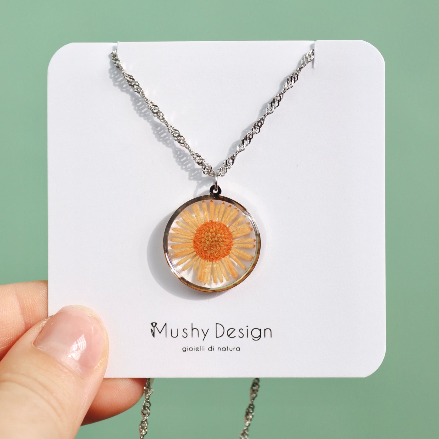 Collana in acciaio inossidabile e ciondolo in resina con Margherita arancio