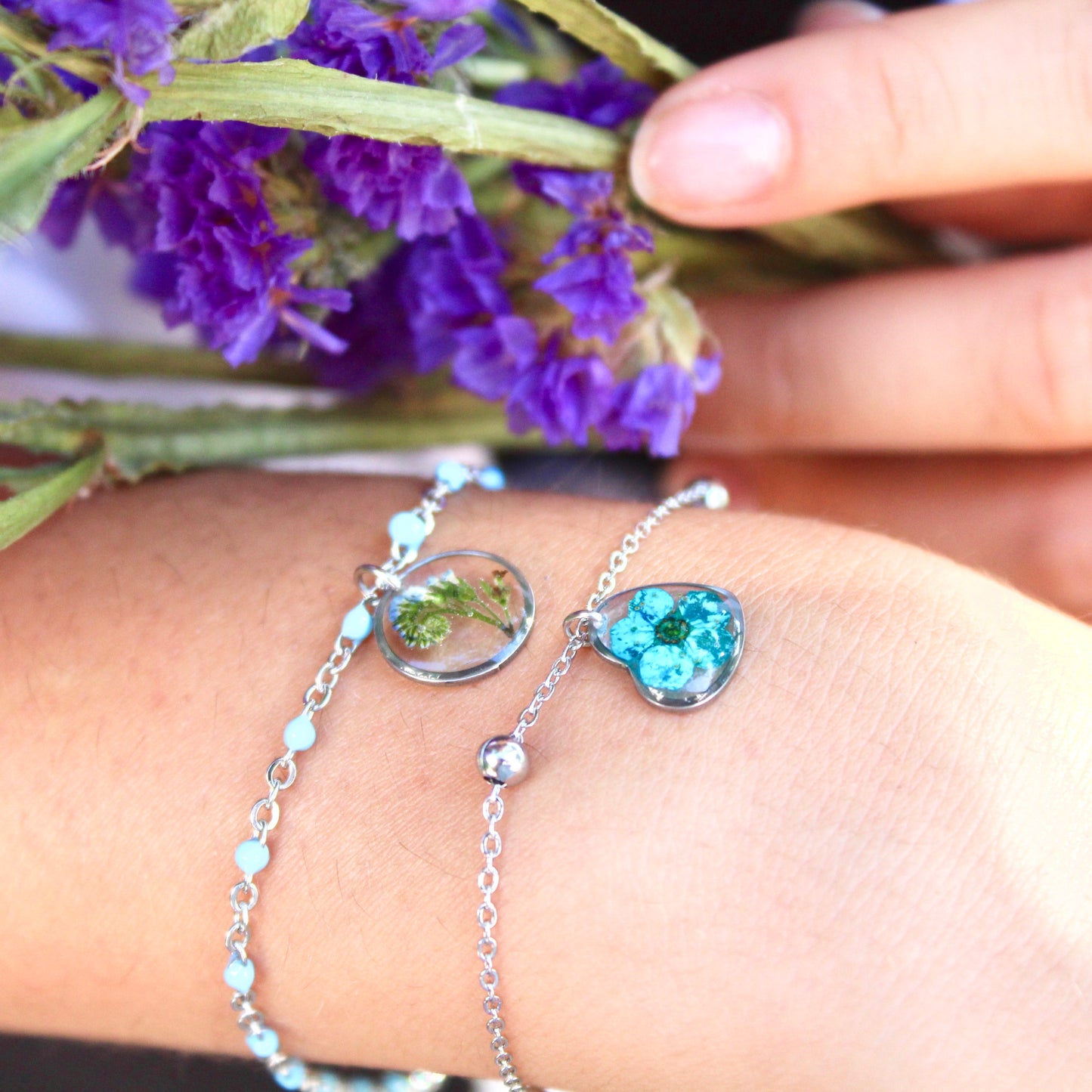 Bracciale in acciaio inossidabile con ciondolo in resina fiore blu