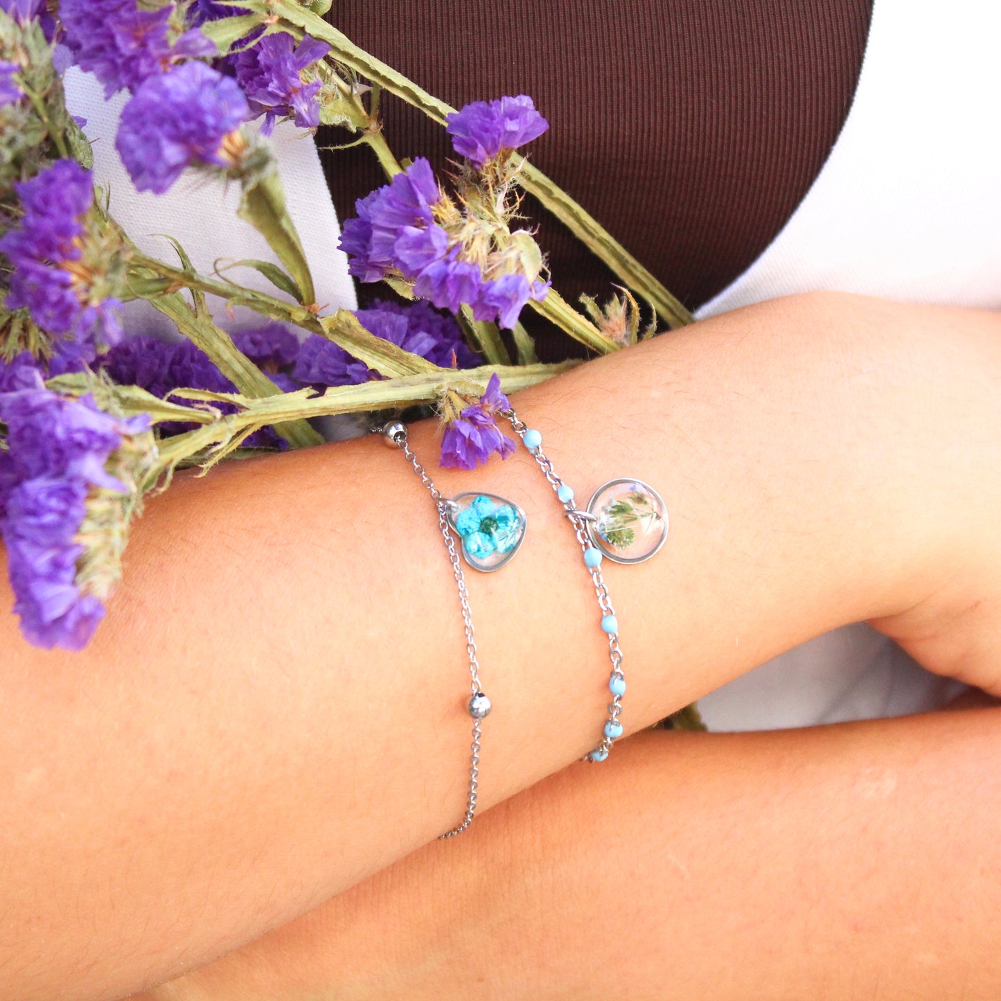 Bracciale in acciaio inossidabile con ciondolo in resina fiore blu