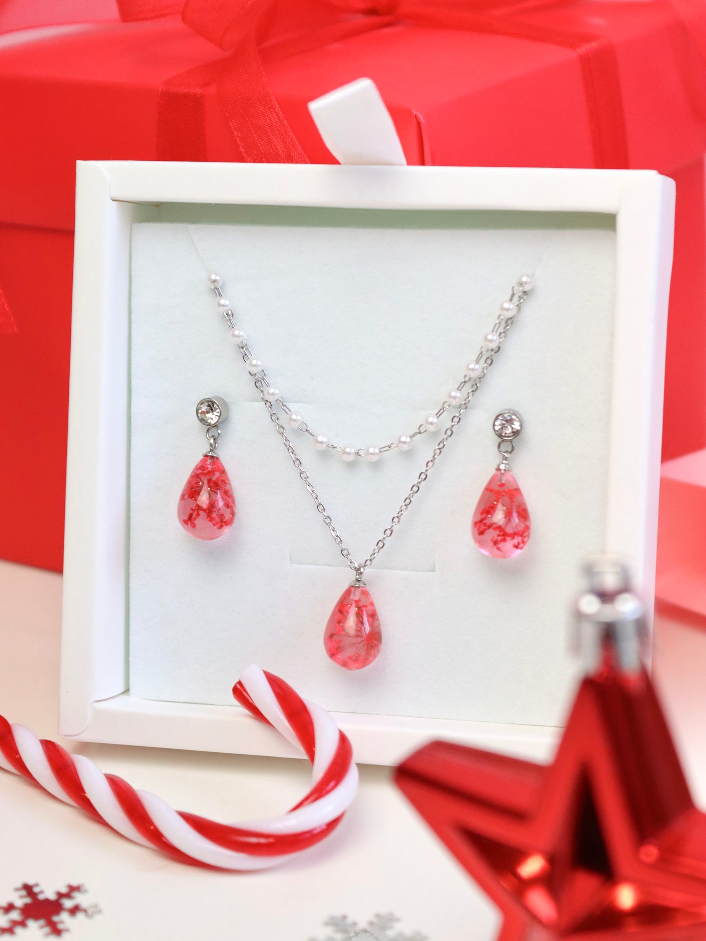 Parure collana e orecchini in acciaio inossidabile e ciondolo in resina con Pizzo della regina Anna rosso