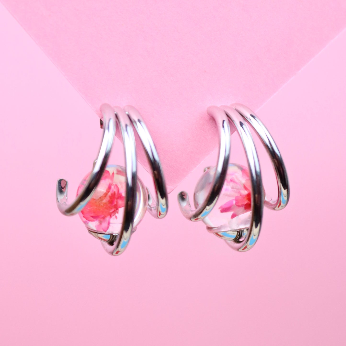 Orecchini in resina con Glixia rosa e acciaio inox - collezione BOLLE