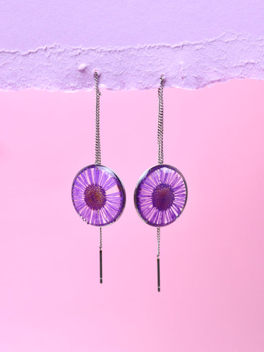 Paio di orecchini a catenella lunghi in acciaio inox con resina e Margherita viola