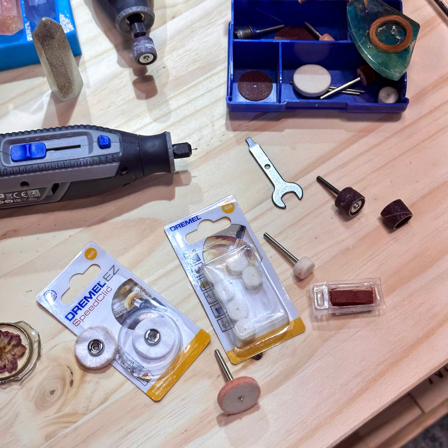 VIDEOCORSO RIFINITURA, LUCIDATURA E BRILLANTATURA DELLA RESINA CON IL DREMEL