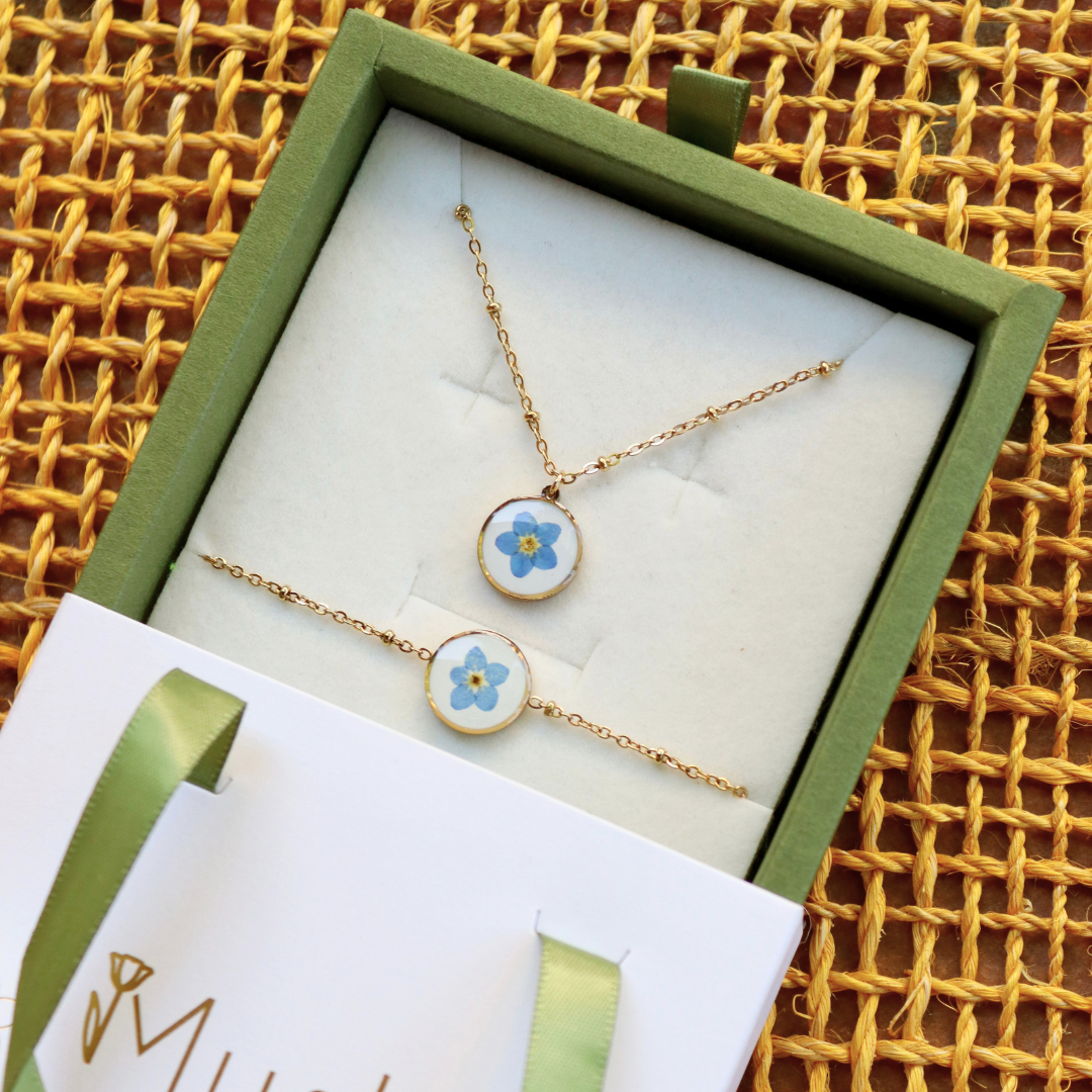 Parure Nontiscordardimé – Collana e Bracciale in Acciaio Inossidabile con Fiore Vero in Resina