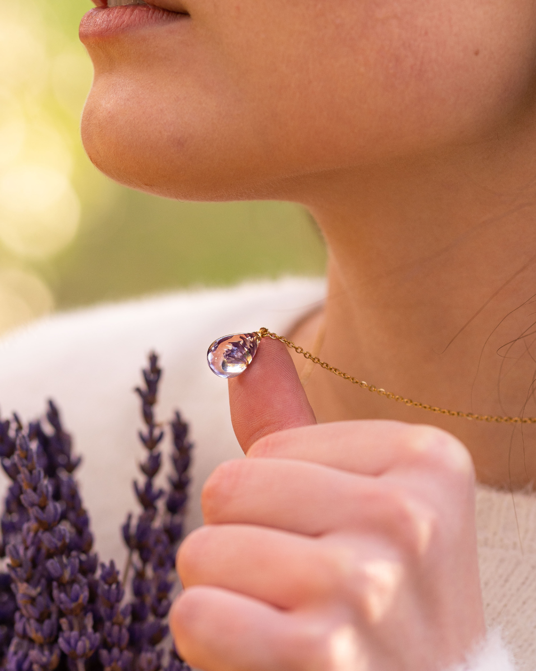 Collana RUGIADA in acciaio inossidabile e ciondolo in resina con Statice viola