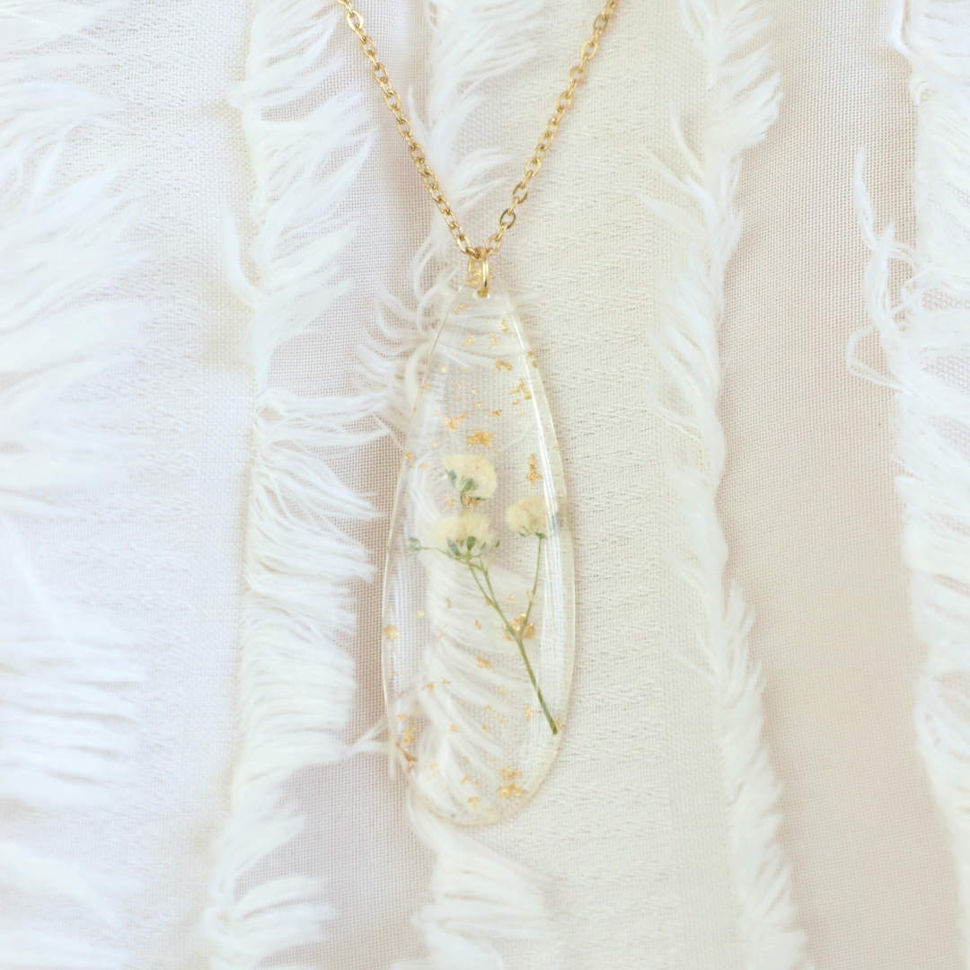 Collana goccia in acciaio inossidabile oro e ciondolo in resina con Gypsophila