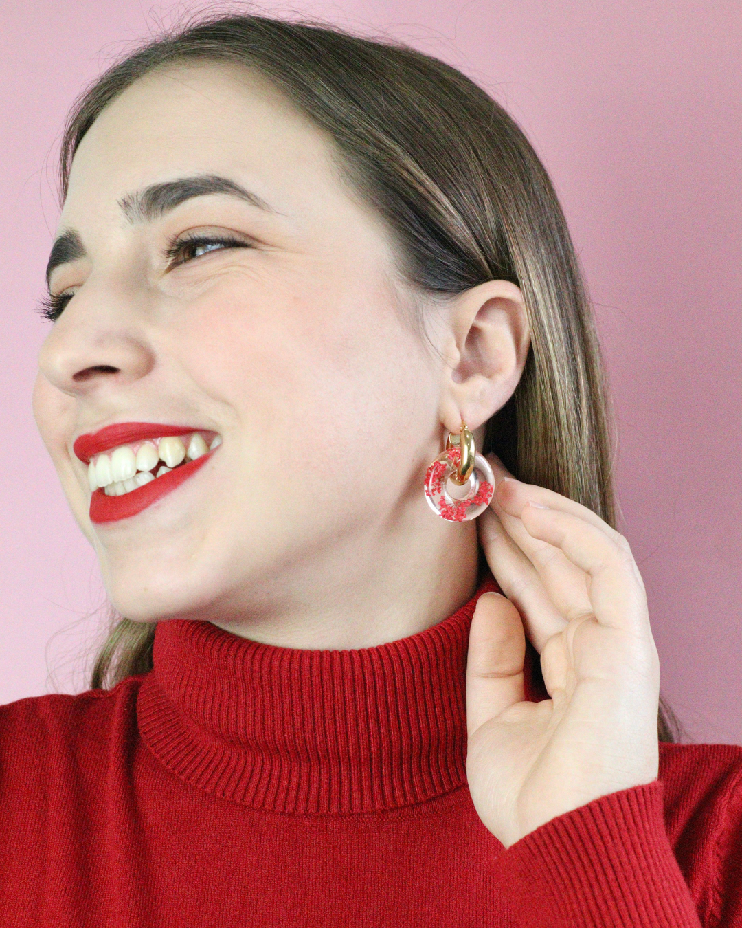 Paio di orecchini BLOOM in acciaio inossidabile e resina con Pizzo della regina Anna rosso