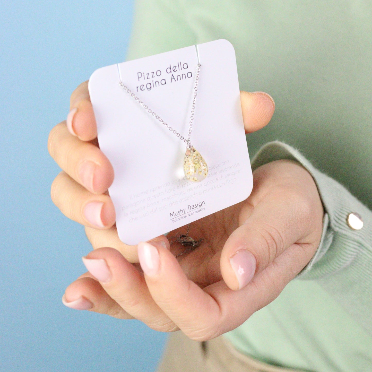 Collana RUGIADA in acciaio inossidabile e ciondolo in resina con Pizzo della Regina Anna