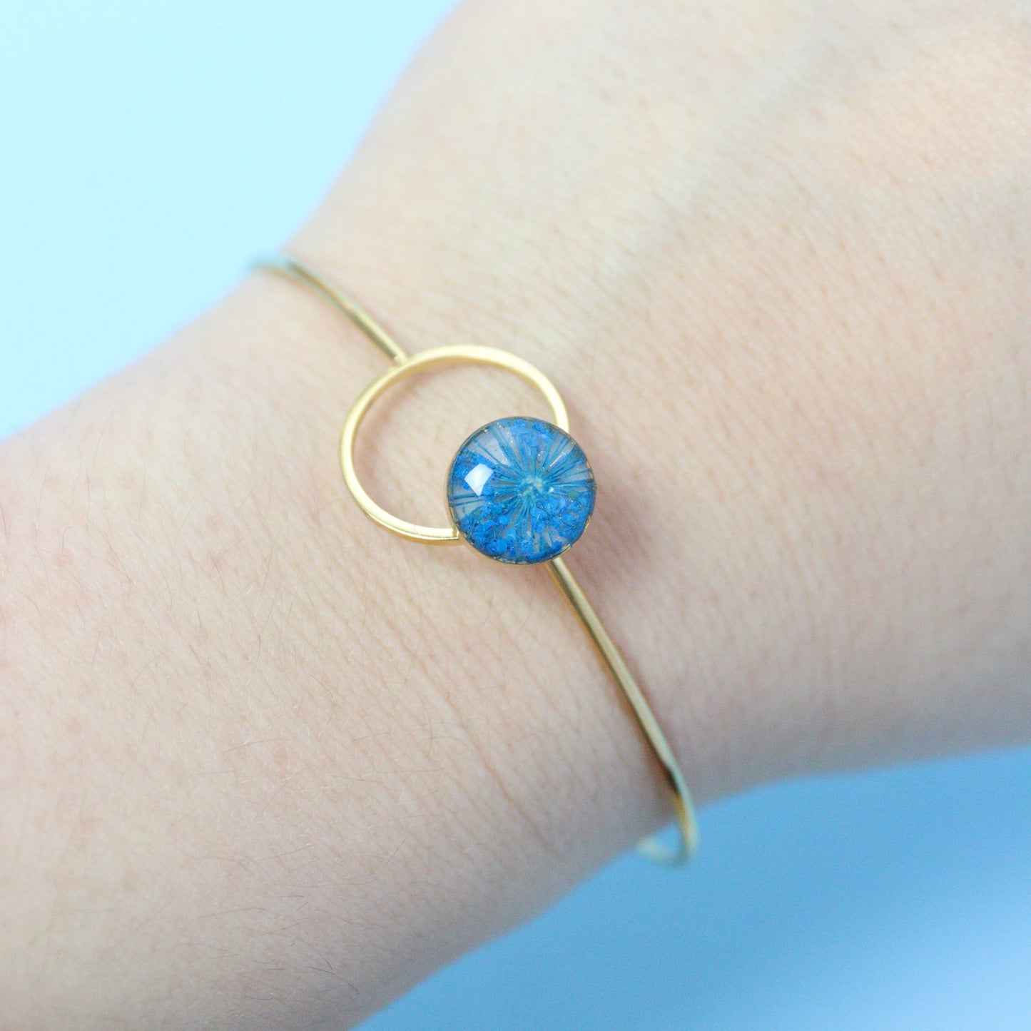 Bracciale ABBRACCIAMI in acciaio inox con resina e Pizzo della regina Anna blu