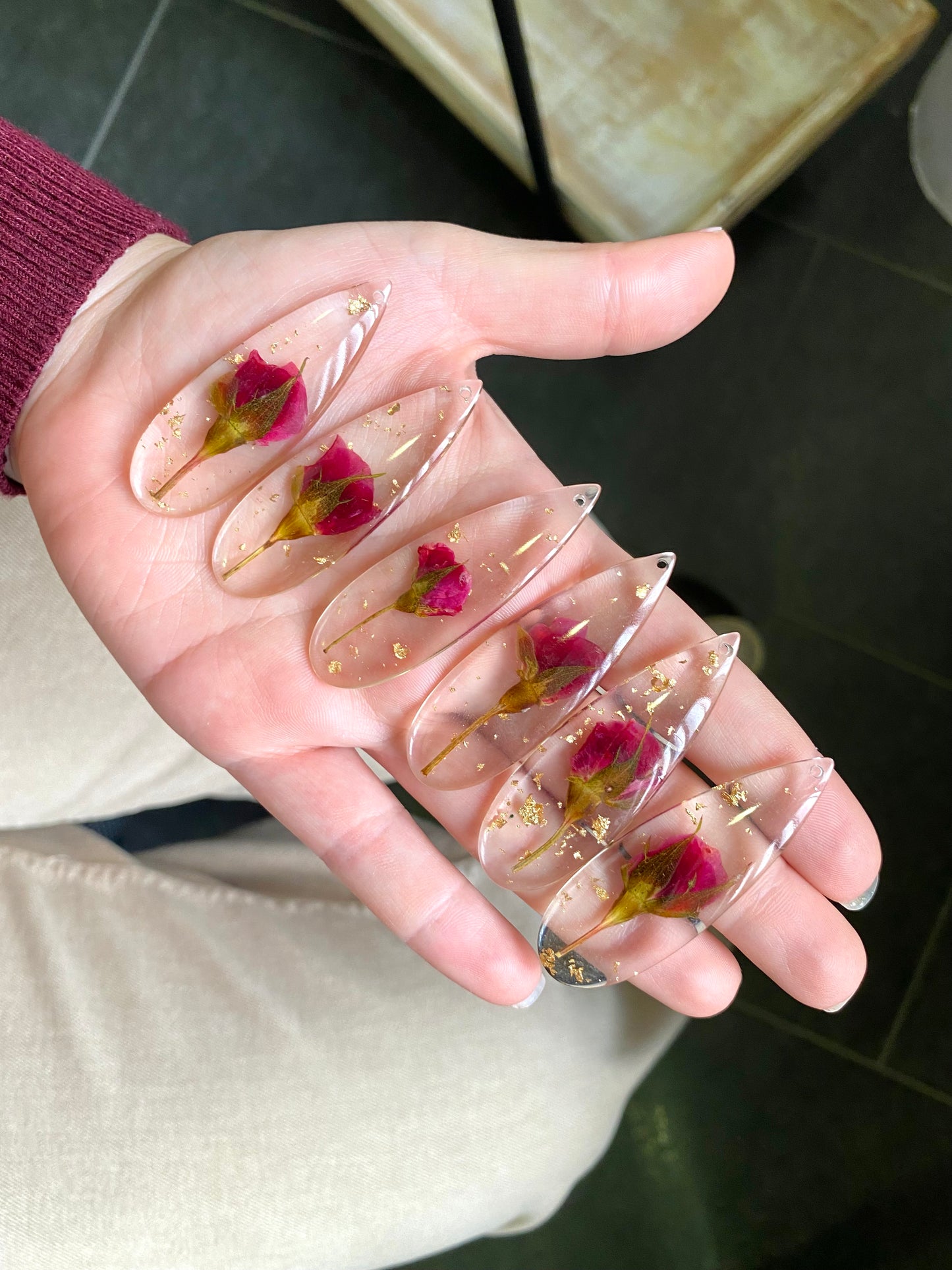 Collana goccia in acciaio inossidabile e ciondolo in resina con Rosa rossa