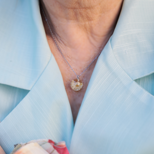Collana BOLLA in acciaio inox con sfera in resina e fiori di Glixia bianca