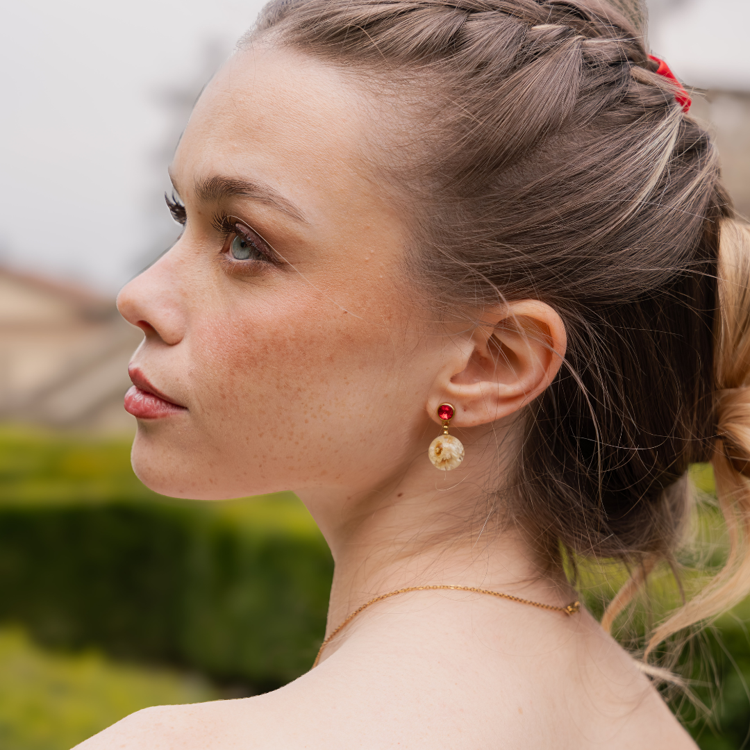 Orecchini BOLLE in acciaio inox oro, zircone rosso, con resina e Glixia bianco