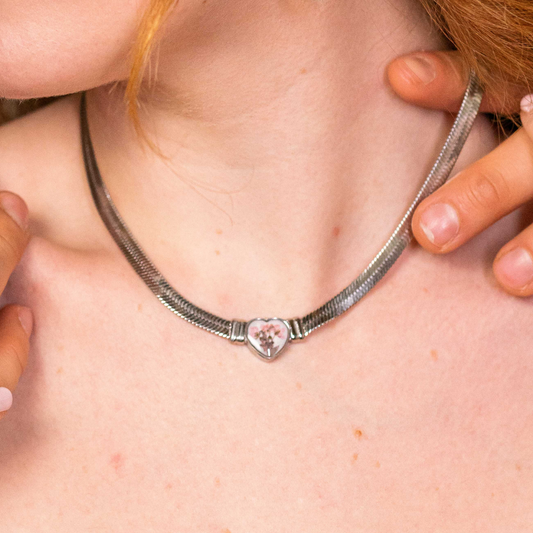 Collana girocollo cuore in Resina con Fiore vero - PEZZO UNICO