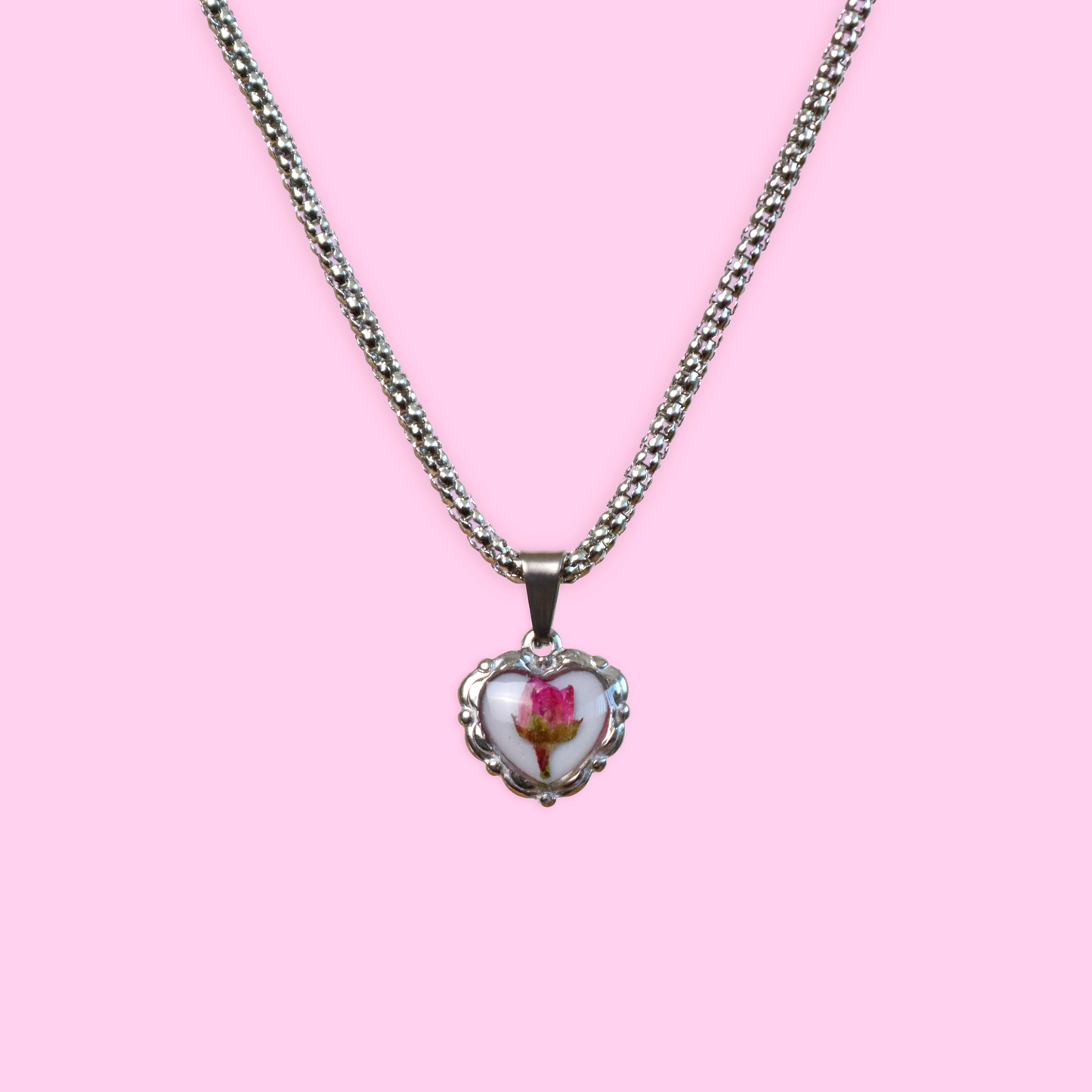 Collana cuore in acciaio inossidabile e ciondolo in resina con Bocciolo di Rosa