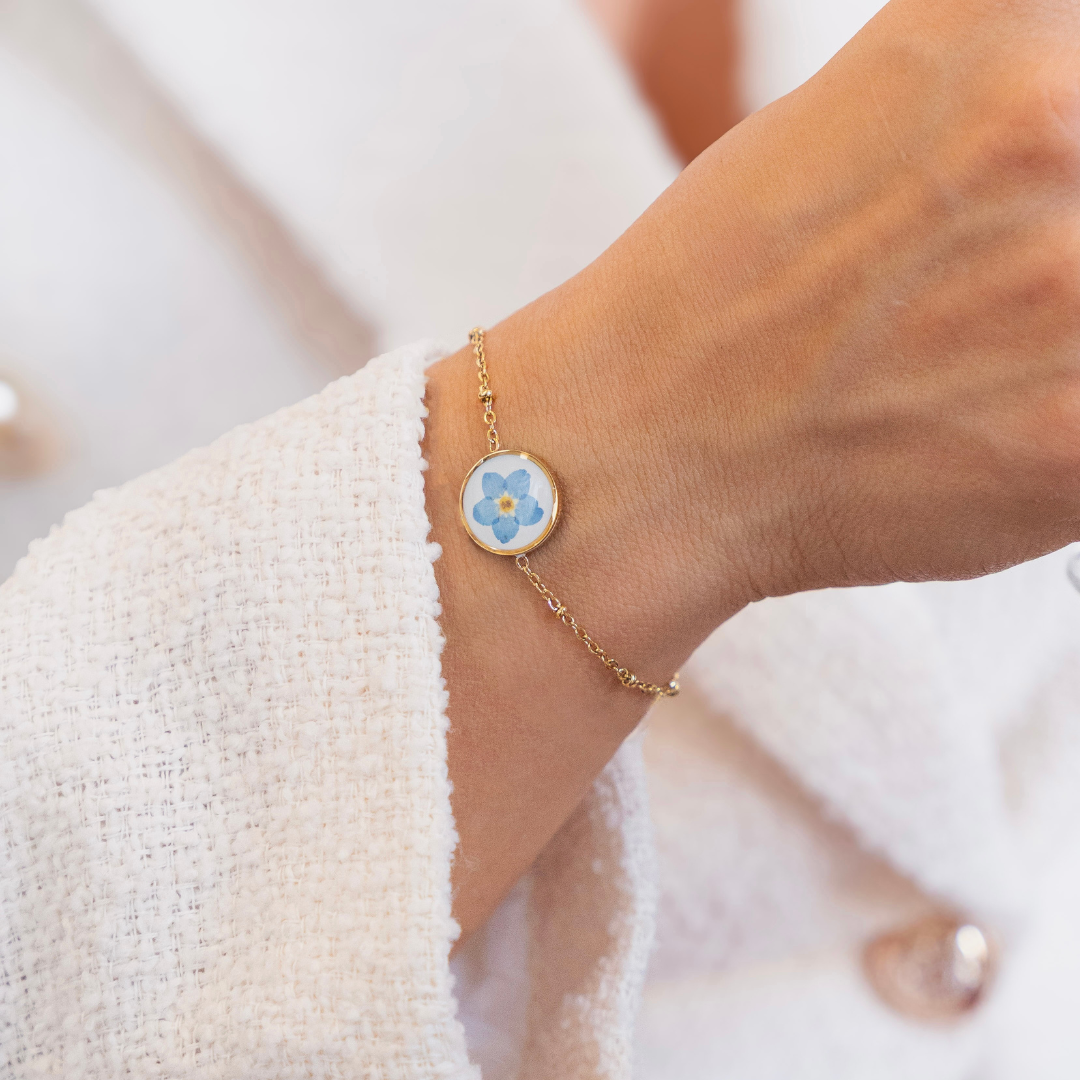 Bracciale in acciaio inox e ciondolo medaglione in resina con fiore vero Nontiscordardimé