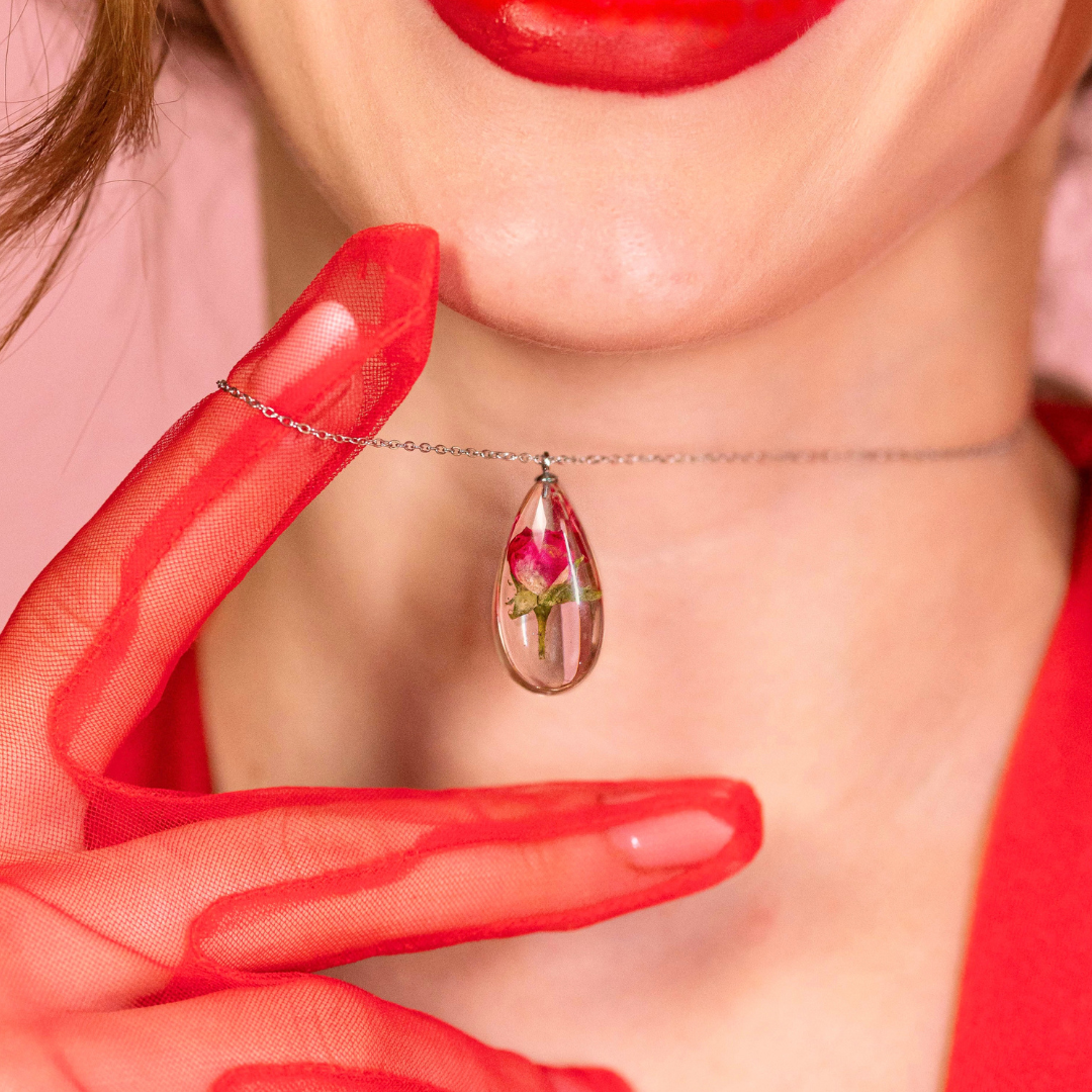 Collana in Resina con Fiore di Rosa Rossa - RUGIADA, Acciaio Inox