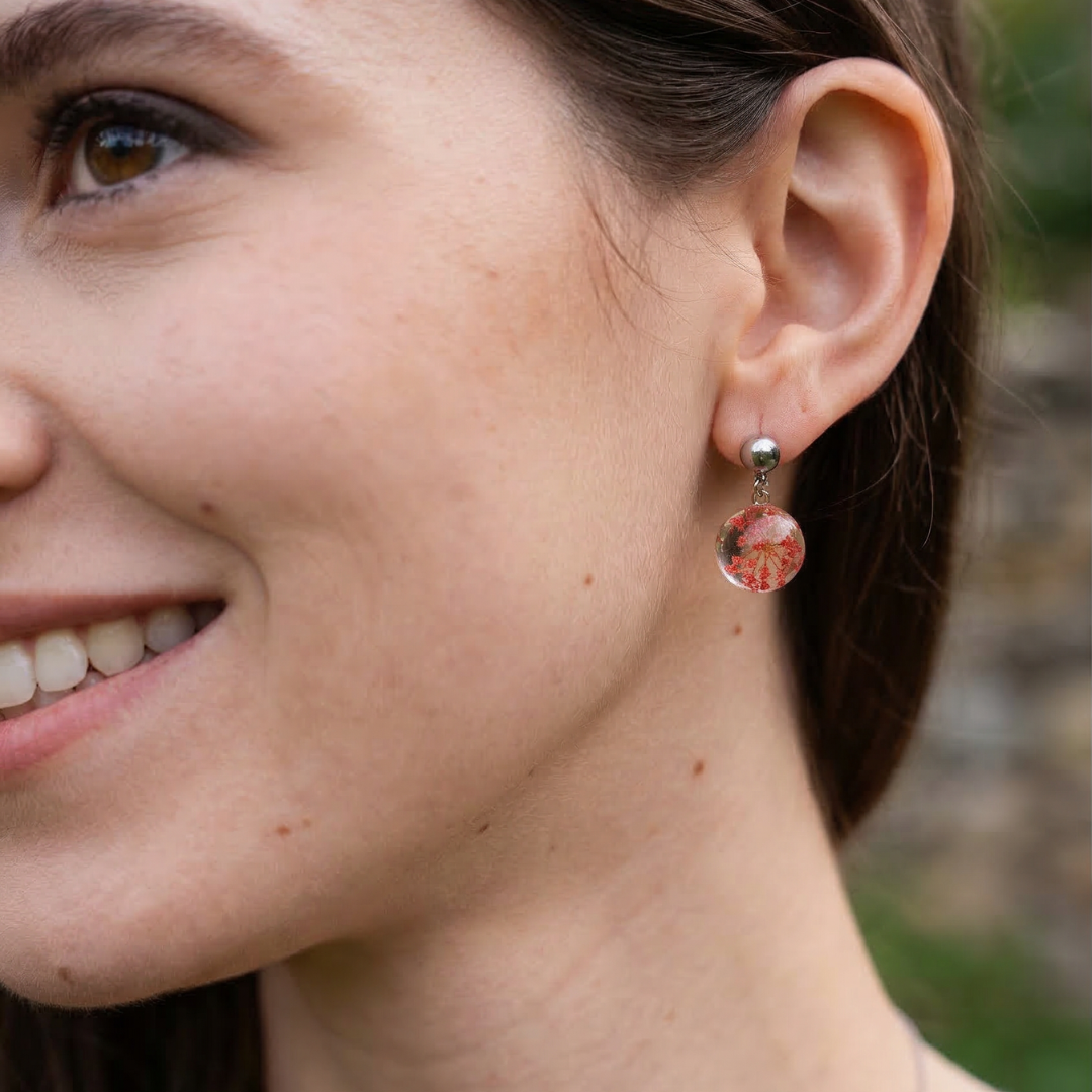 Paio di orecchini BOLLE - sfere pendenti con fiore vero Carota selvatica rosso e montatura acciaio inox (Copia)