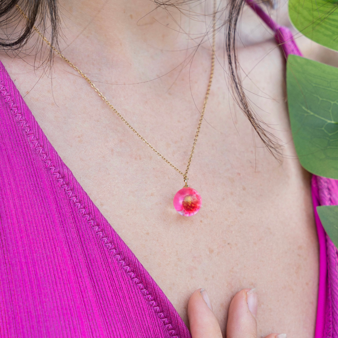 Collana sfera in resina con Glixia rosa e montatura in acciaio inox - collezione BOLLE