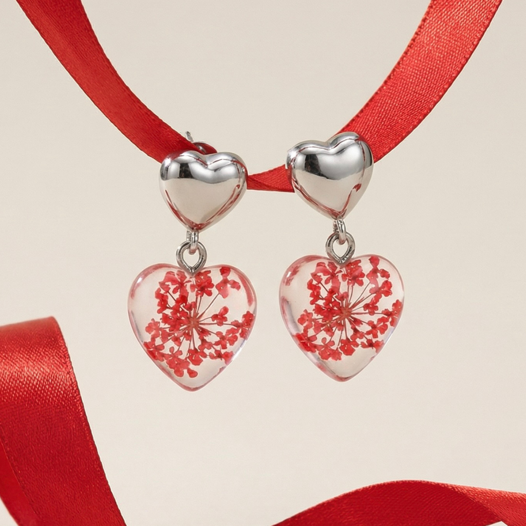 Orecchini Pendenti a Cuore in Resina con Fiori Veri di Pizzo della regina Anna rosso - Acciaio Inox